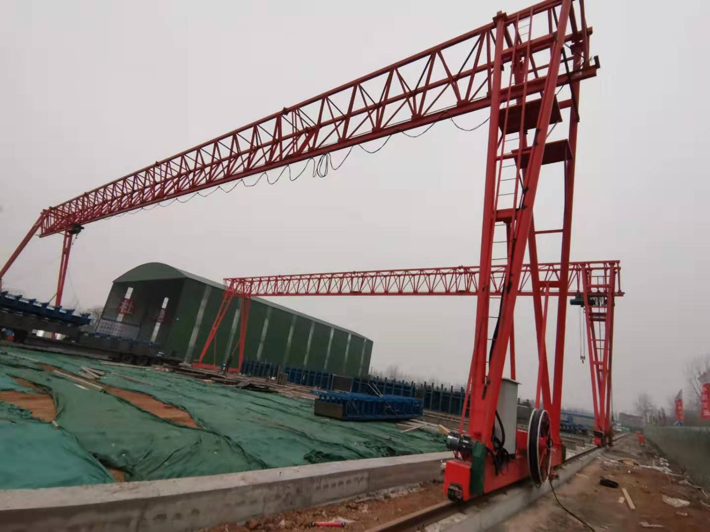 中國交建基礎(chǔ)建設(shè)集團(tuán)，310國道改擴(kuò)建洛陽新安段，ME90+90/10t-43m-9m一臺，MH10t-43m-9m-2臺，MH5t-22m-9m-1臺