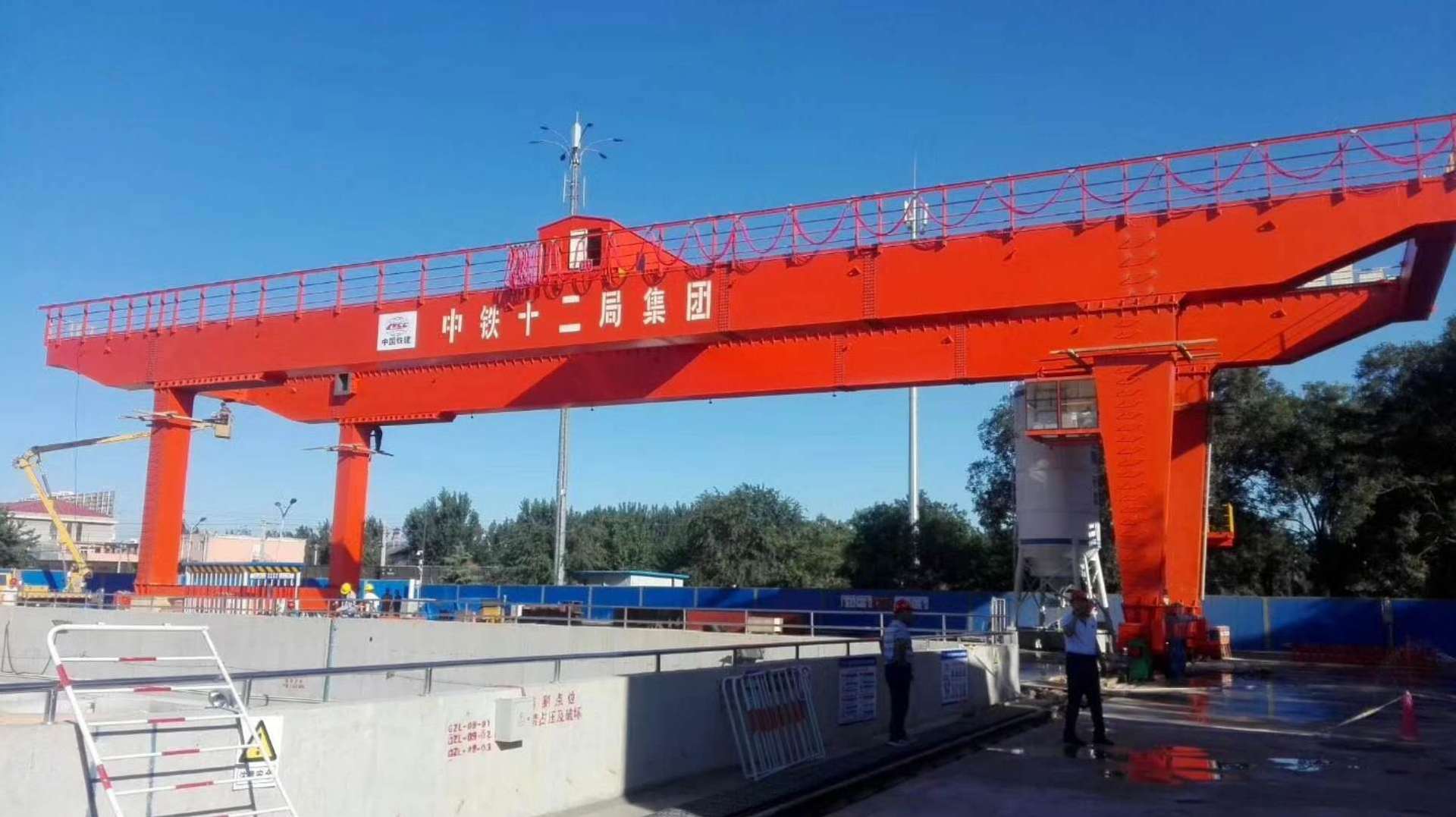 地鐵門(mén)式起重機(jī)的外觀需要采取哪些維護(hù)措施